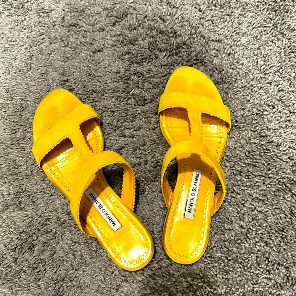 Manolo  Blahnik 39.5 runs small I usually wear a 39
